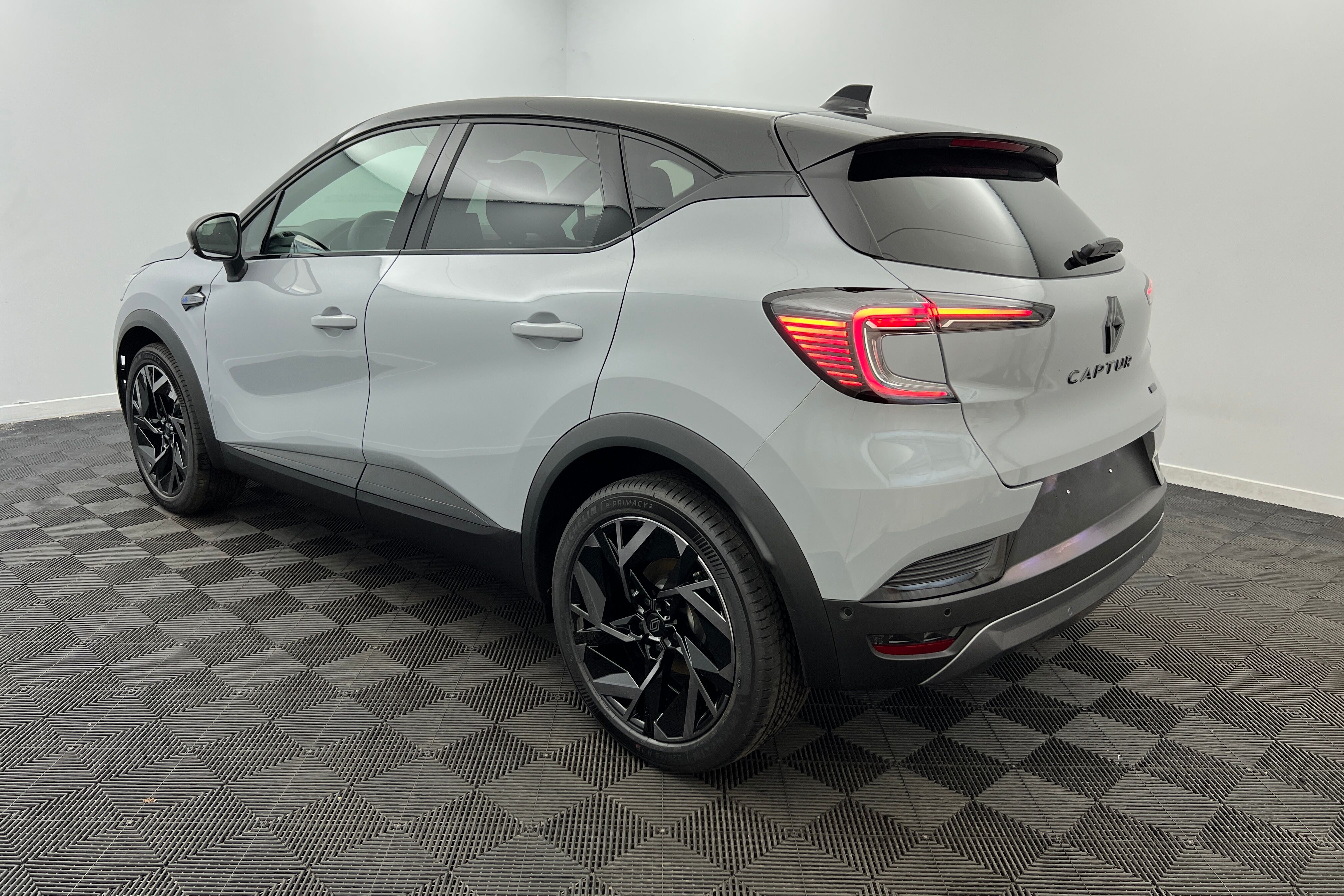 RENAULT Captur SUV Hybride — photo 4