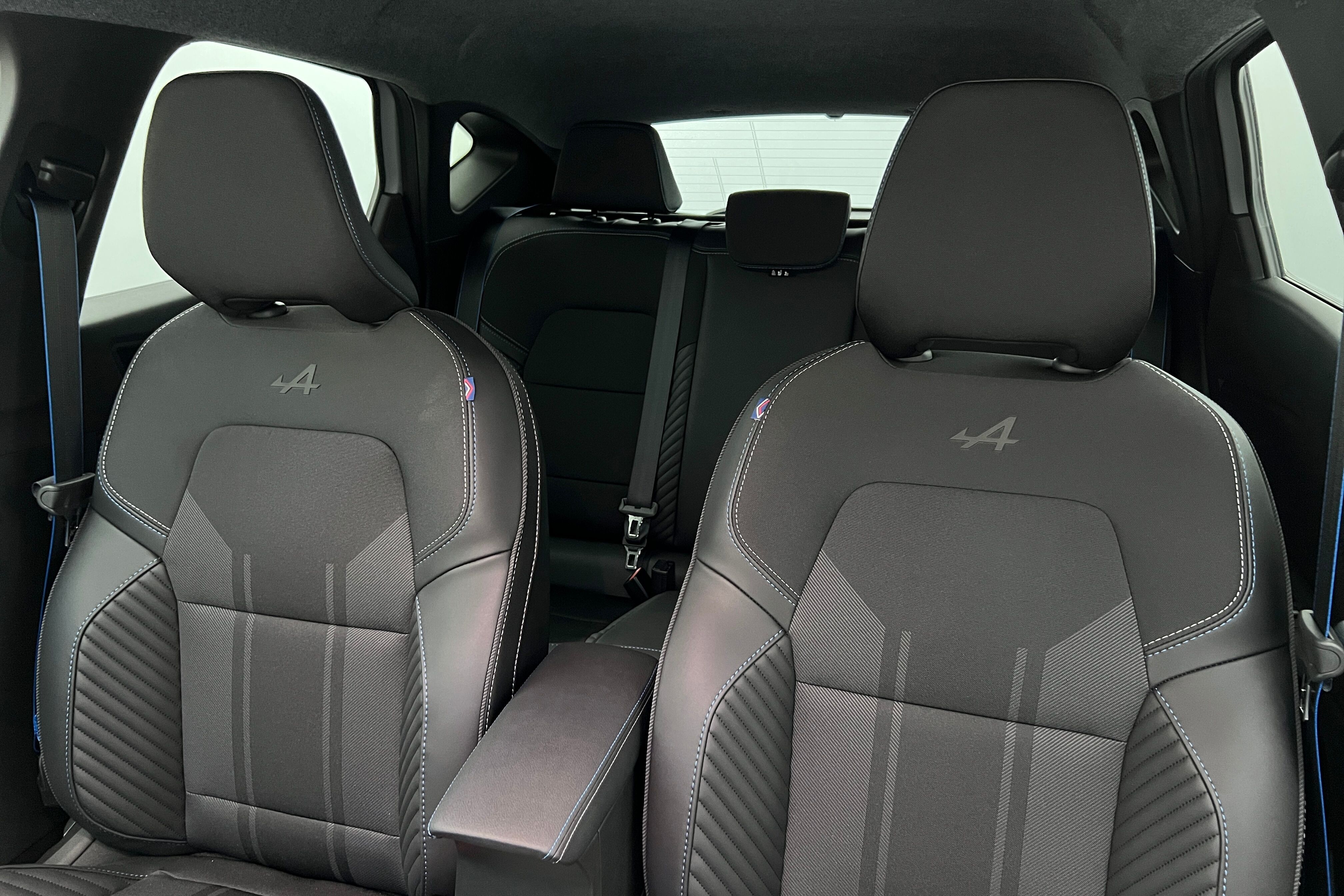 RENAULT Captur SUV Hybride — photo 11