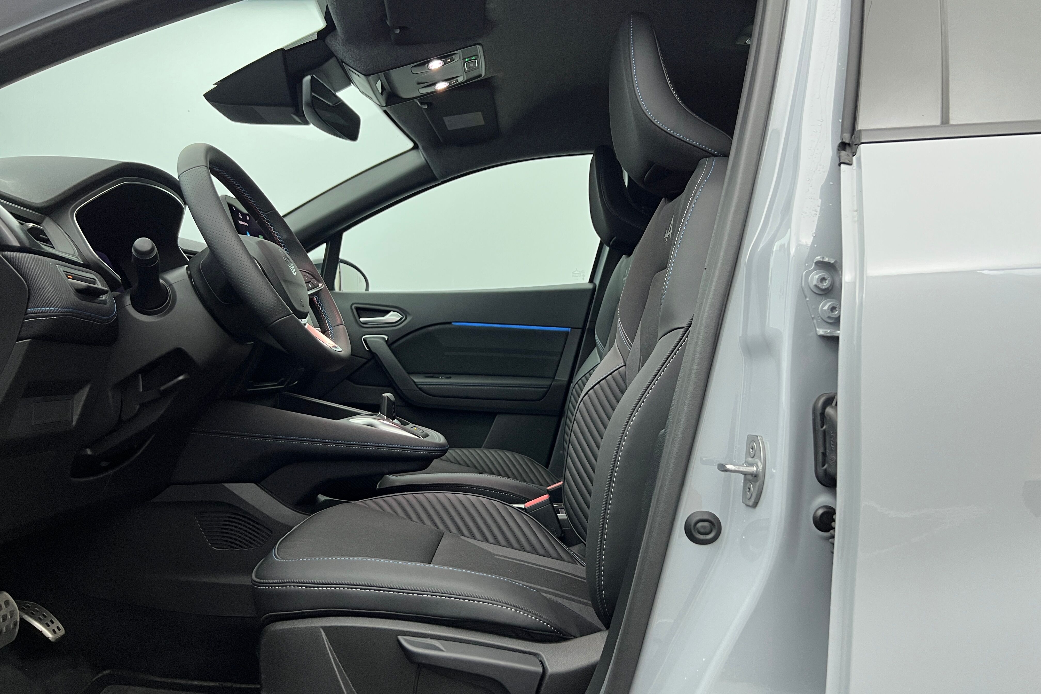 RENAULT Captur SUV Hybride — photo 12
